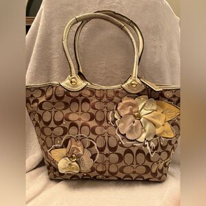 Coach Bleecker Floral Signature Appliqué F16276 Gold Khaki Tote